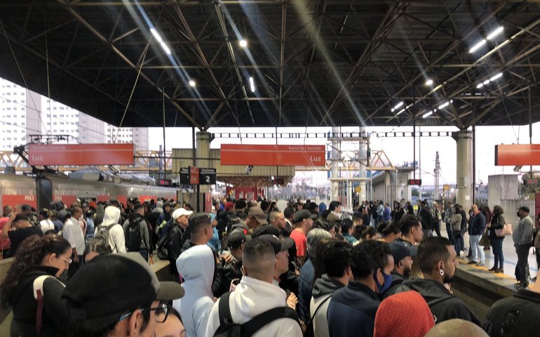 Linha 11-Coral da CPTM enfrenta lentidão na manhã desta segunda-feira e usuários reclamam