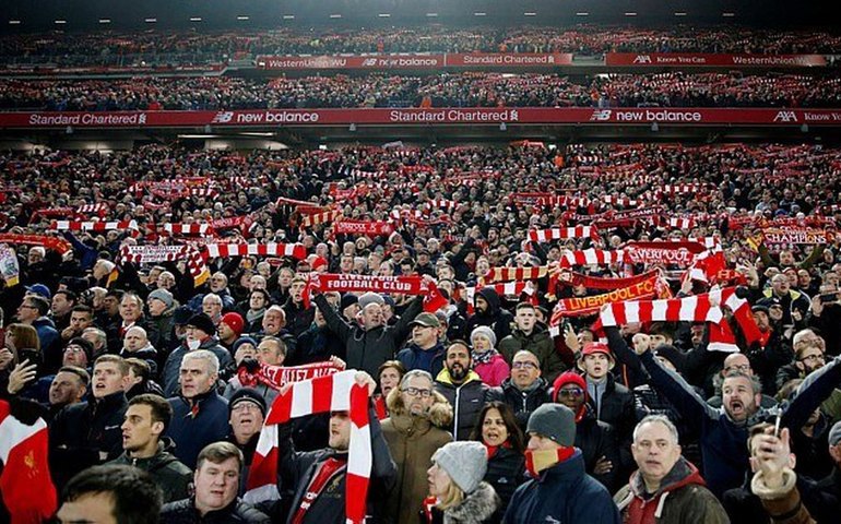 Donos do Liverpool revelam &#8216;ofertas frequentes&#8217; e admitem que podem vender clube