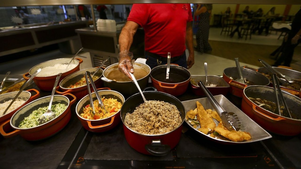 MP prorroga prazo para regulamentar programas de alimentação do trabalhador