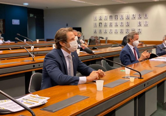 Veto ao aumento do fundo eleitoral terá apoio de Pedro Vilela no Congresso Nacional