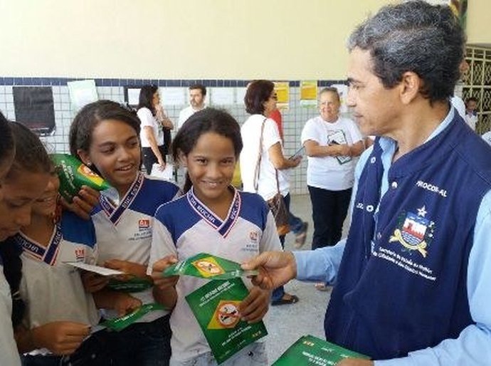 Procon participa de ação de conscientização sobre Lei Antifumo no Cepa