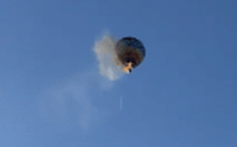 Qual foi a origem do fogo no balão que caiu em Santa Catarina?