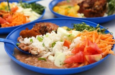 Semed Penedo entrega alimentos na casa da família de estudante da rede pública