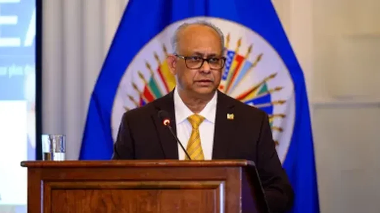 OEA elege chanceler do Suriname Albert Ramdin como secretário-geral