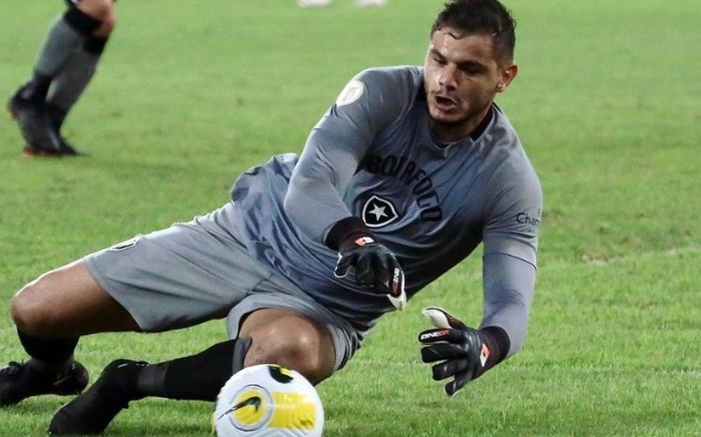 Guarani acerta com goleiro Douglas Borges, que negocia rescisão com Botafogo-RJ