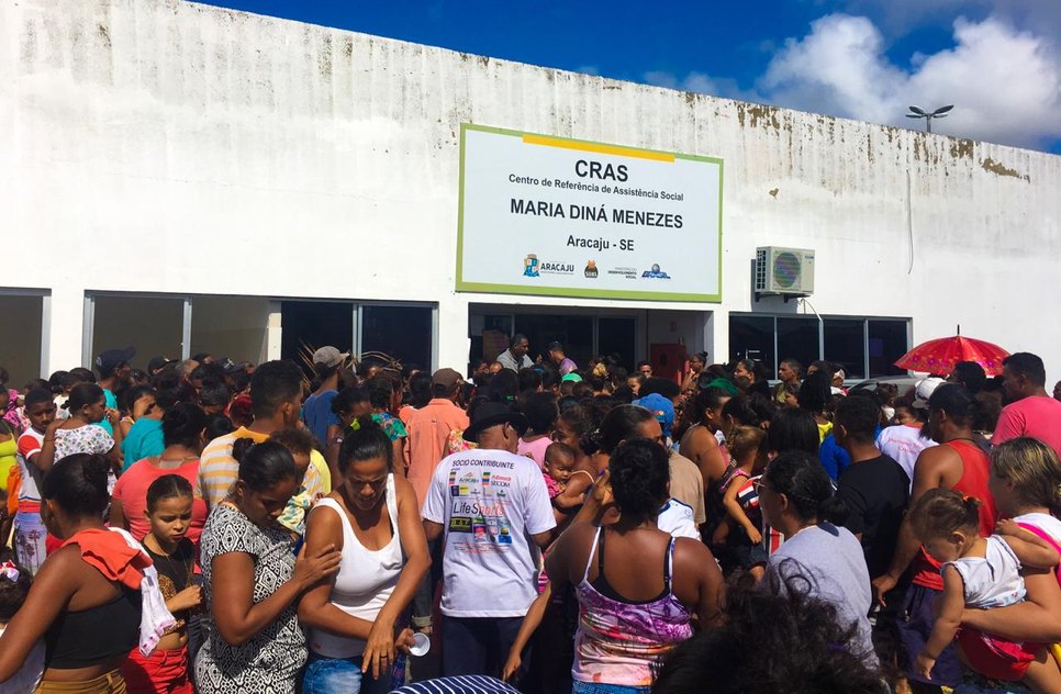 familias recebem doações