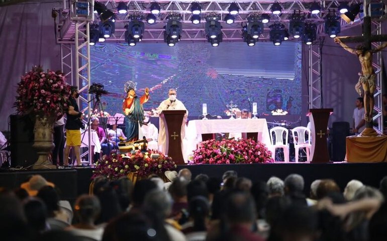 Penedenses e visitantes celebram Bom Jesus dos Navegantes na Praça da Fé