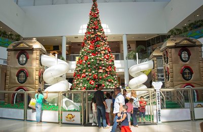 Decoração natalina do Pátio Maceió chama atenção dos clientes