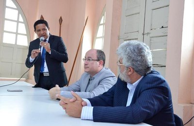 Prefeito Júlio Cezar faz palestra em seminário sobre boas práticas na administração