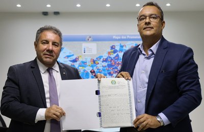 MPAL recebe escritura do terreno onde está sendo construída a sede das Promotorias de Justiça de Penedo