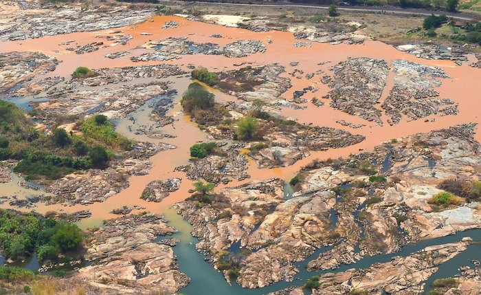 Samarco paga 1ª parcela do acordo de reparação pelo rompimento da barragem de Fundão Samarco paga 1ª parcela do acordo de reparação pelo rompimento da barragem de Fundão