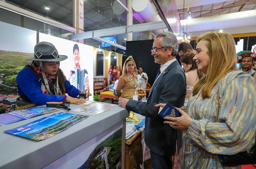 Presidente Fábio Bittencourt visita Feira dos Municípios