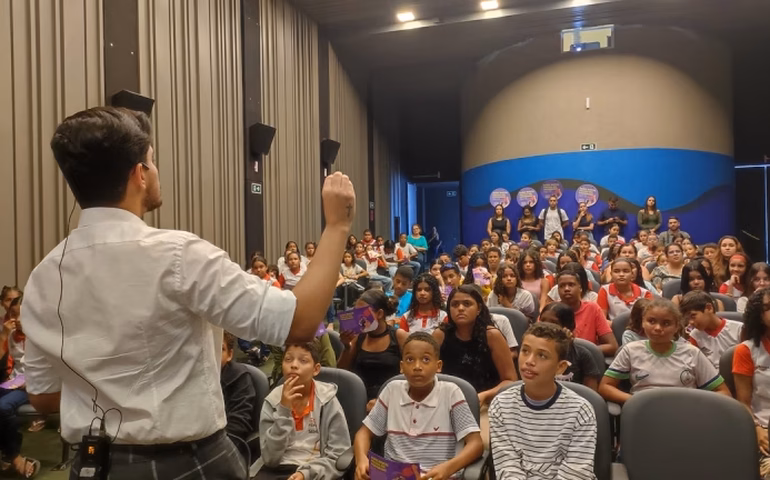 Secretaria de Saúde de Penedo orienta estudantes da rede pública sobre saúde mental