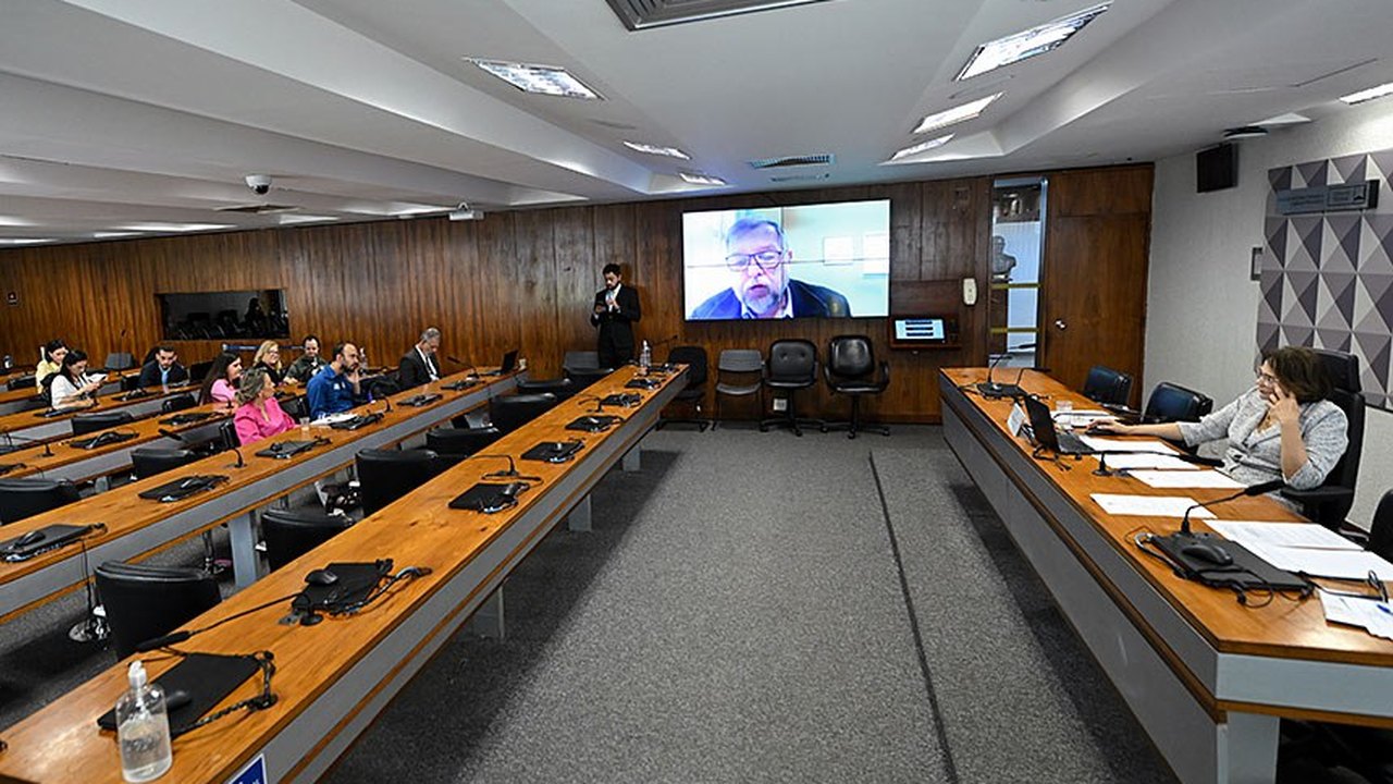 CDH aprova projeto que obriga big techs a comunicar retirada de conteúdo sem ordem judicial