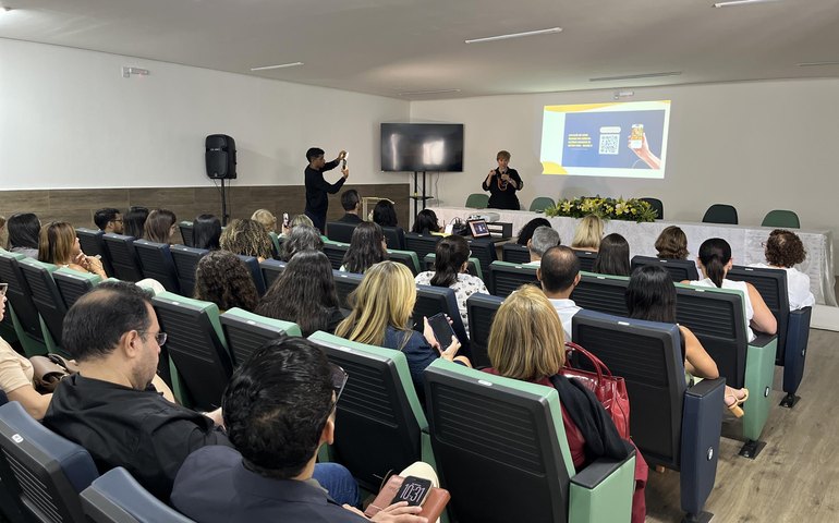 Uncisal lança segundo volume de livro que utiliza crônicas na educação em saúde