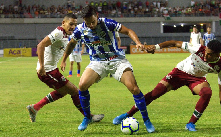 Fluminense vence o CSA e põe Cruzeiro na zona da degola