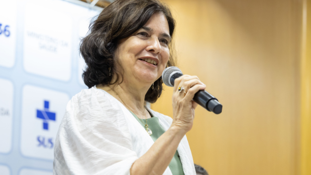 Ministra da Saúde fará pronunciamento nacional hoje às 20h sobre fim da emergência de covid