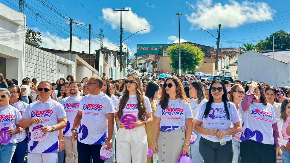 Limoeiro de Anadia abre Agosto Lilás com caminhada em alerta à violência contra as mulheres