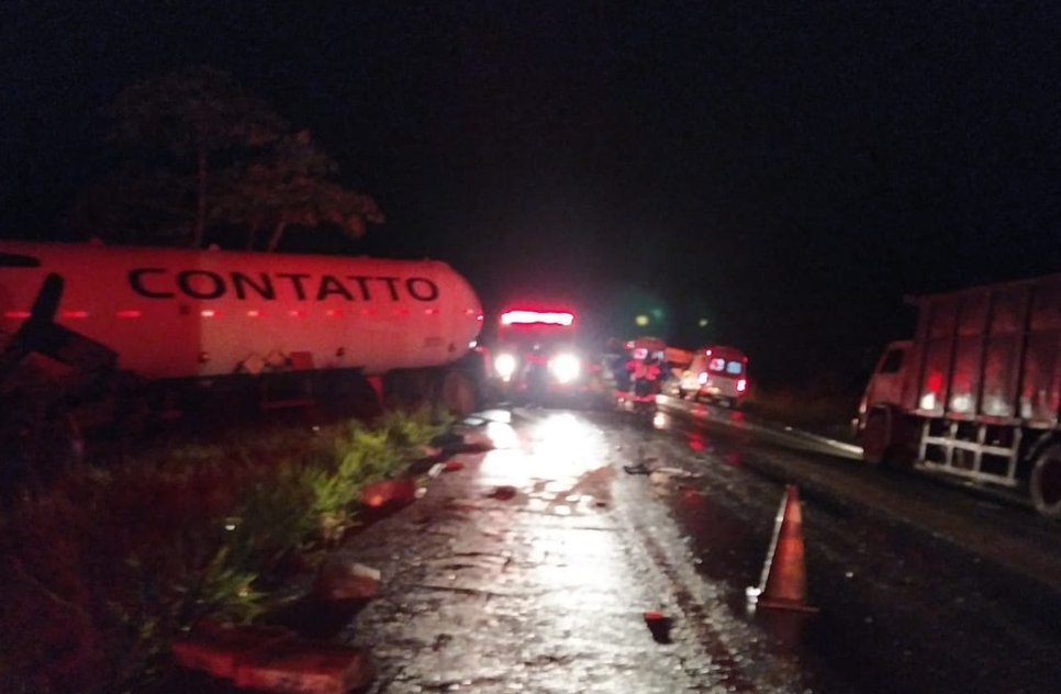 Colisão entre carretas tanques provoca morte em Santa Luzia do Itanhy