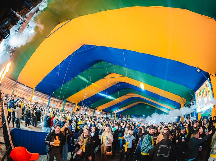 Brasil está na segunda fase da Copa e Ginga terá nova edição com shows de Tomate e Ariel B, na segunda, 29
