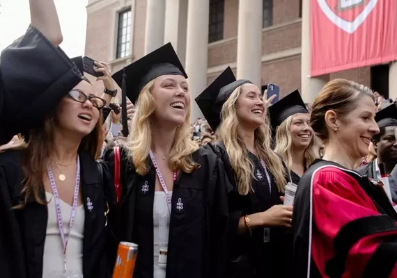 Trump veta visto a estudantes estrangeiros em Harvard