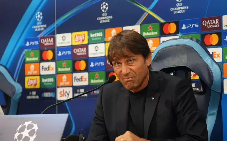 De Laurentiis rebate boatos de renúncia de Conte no Napoli