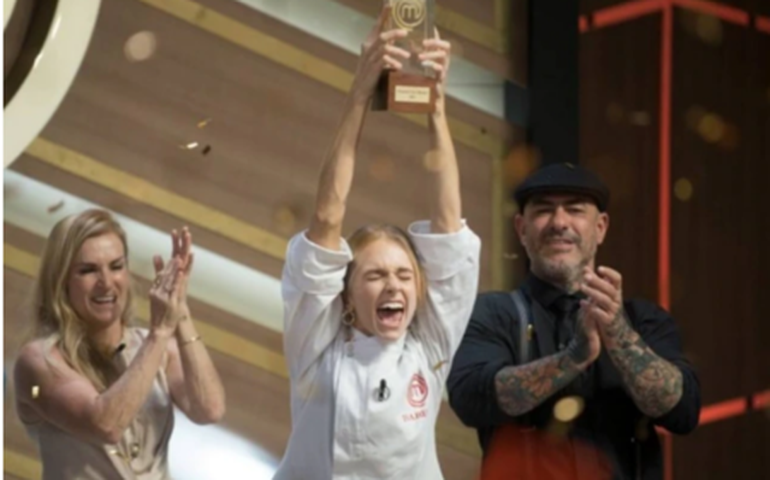 Isabella Scherer, grávida de gêmeos, recebe declaração de amor de namorado