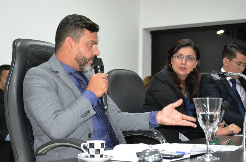 Secretária de Saúde presta esclarecimentos na Câmara Municipal de São Miguel dos Campos