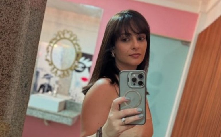 Namorado de delegada, apontado como líder do PCC, esteve na cerimônia de posse