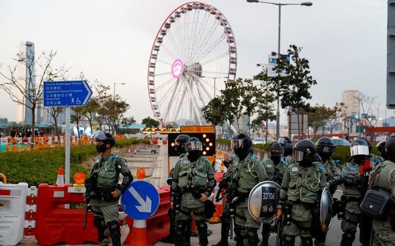 Polícia de Hong Kong prende quatro por fabricação de explosivos