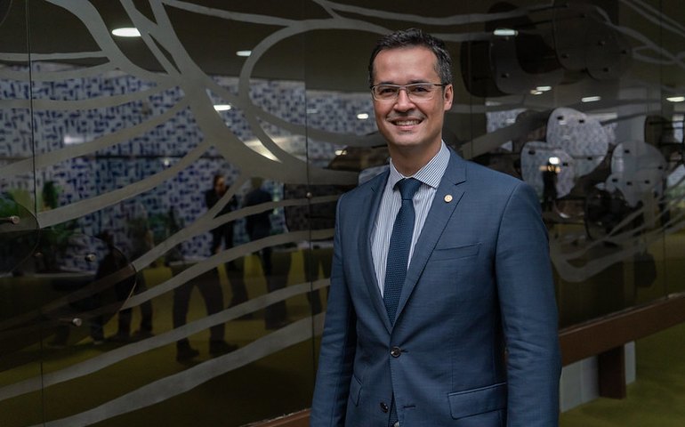 Deltan Dallagnol se diz 'perseguido' em ato de apoio do MBL em Curitiba