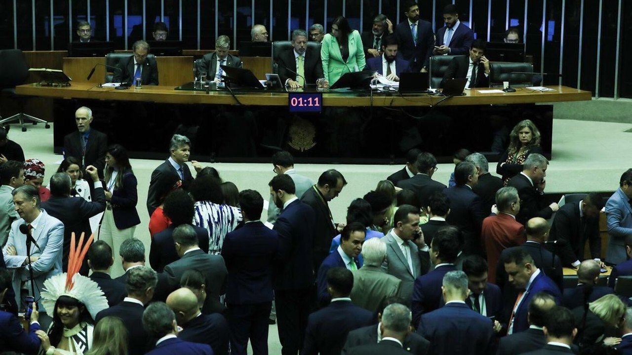 Câmara derruba novo DPVAT e limita bloqueio de emendas parlamentares no pacote de corte de gastos