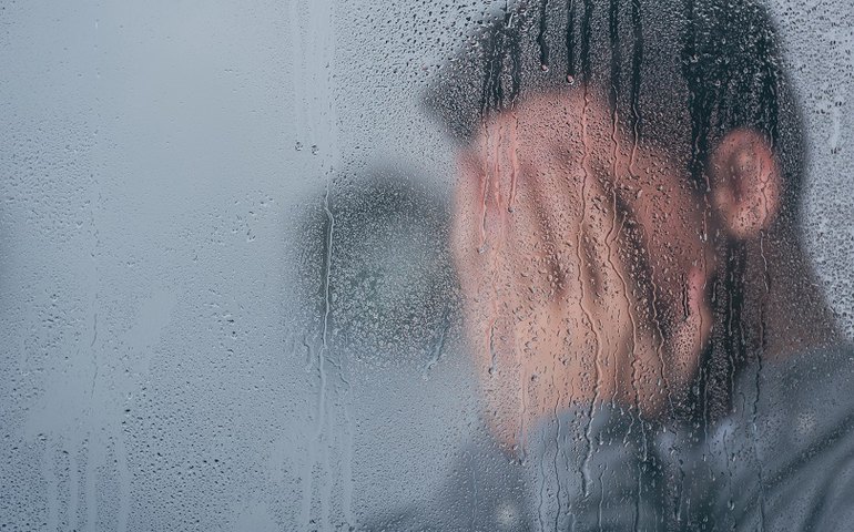 Vendedor que trabalhava mais de 75 horas por semana deve receber indenização por dano existencial