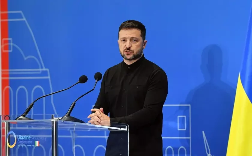 Após protestos, Zelensky defende lei contra órgãos anticorrupção