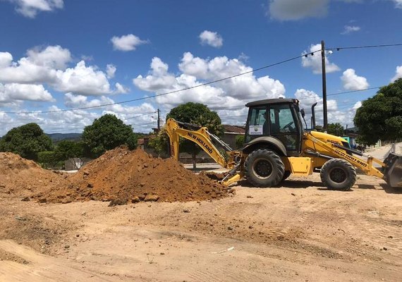 Prefeitura de Branquinha inicia terraplanagem para construção da Creche CRIA