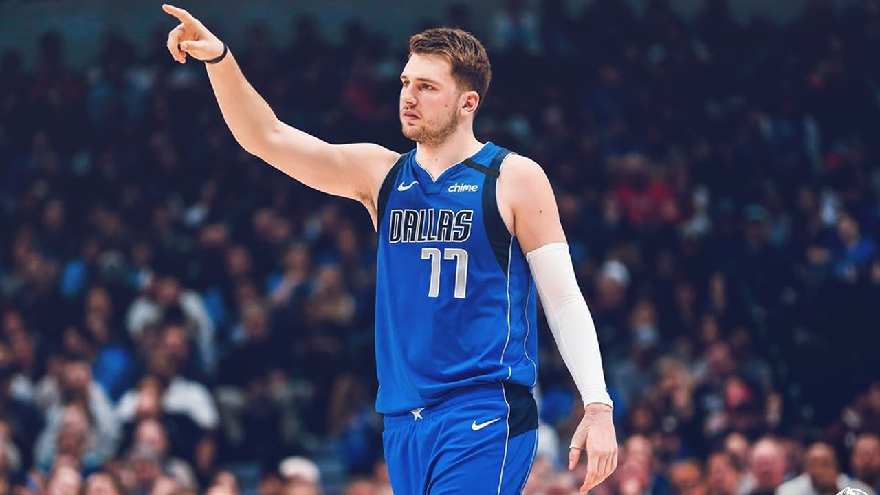 Luka Doncic tem atuação histórica em vitória do Dallas Mavericks na rodada da NBA
