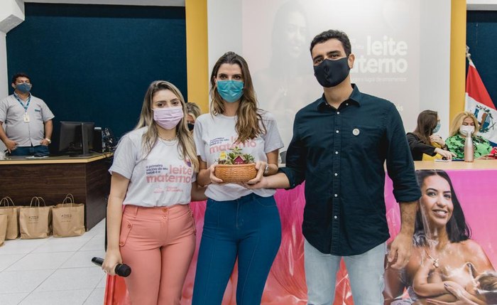 Ana Paula Mendes, Marina Candia e prefeito JHC na abertura da campanha Agosto Dourado, no dia 3 de agosto.