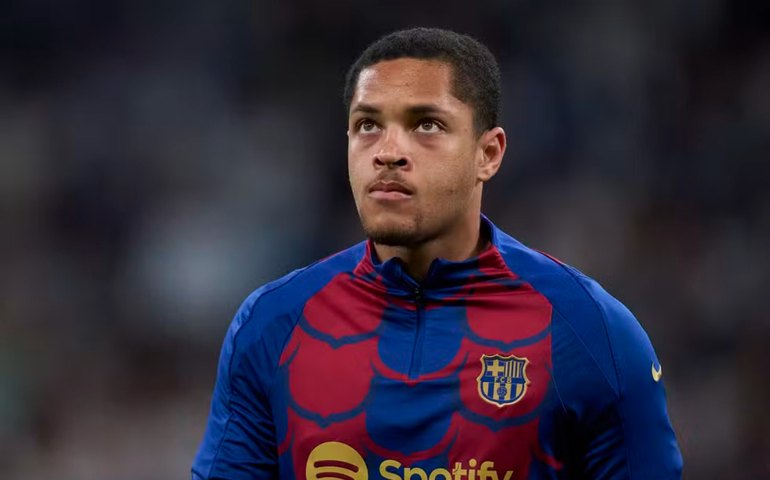 Barcelona encaminha o empréstimo do atacante Vitor Roque para o Real Bétis