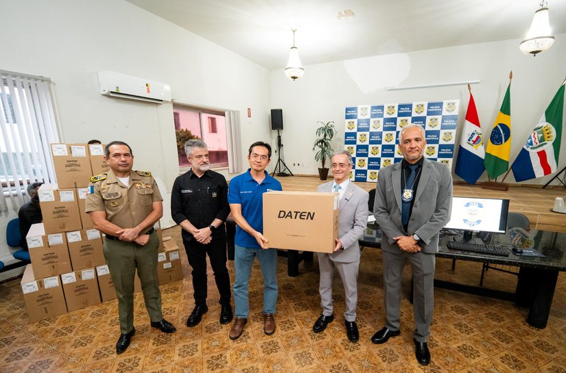 Governador em exercício Fábio Bittencourt entrega novos computadores à Polícia Científica