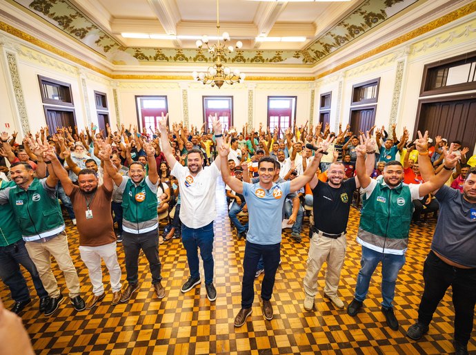 Prefeito JHC se reúne com taxista e comemora melhorias para a categoria