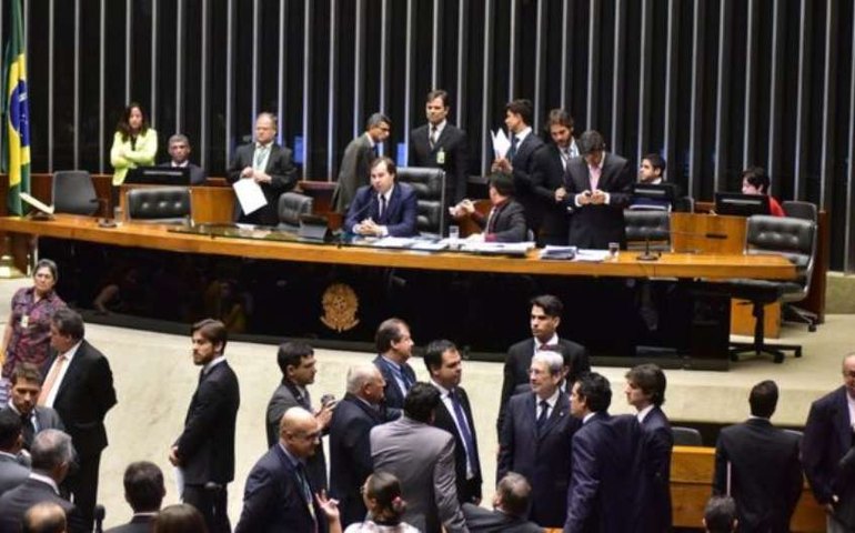 STF decide enviar denúncia sobre Temer à Câmara