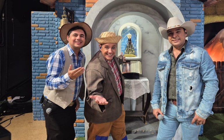 Sula Miranda é uma das atrações do “Terra da Padroeira” no domingo