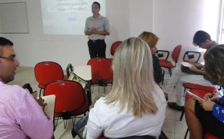 Empresários do setor de beleza participam de workshop na Desenvolve