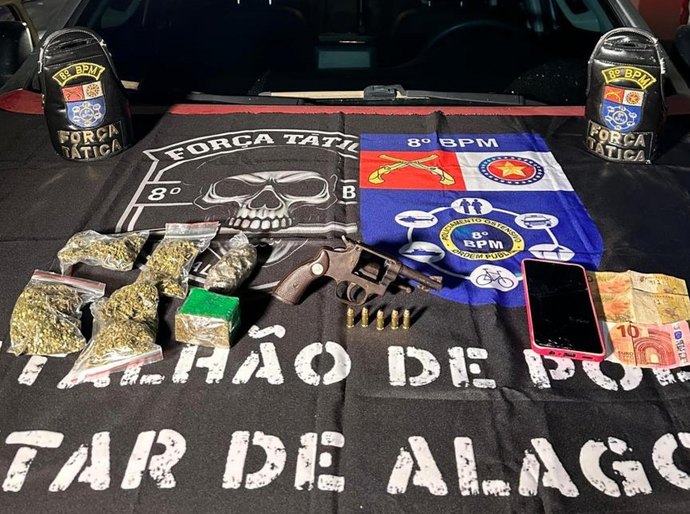 Polícia Militar apreende três armas de fogo e drogas em ações na Região Metropolitana