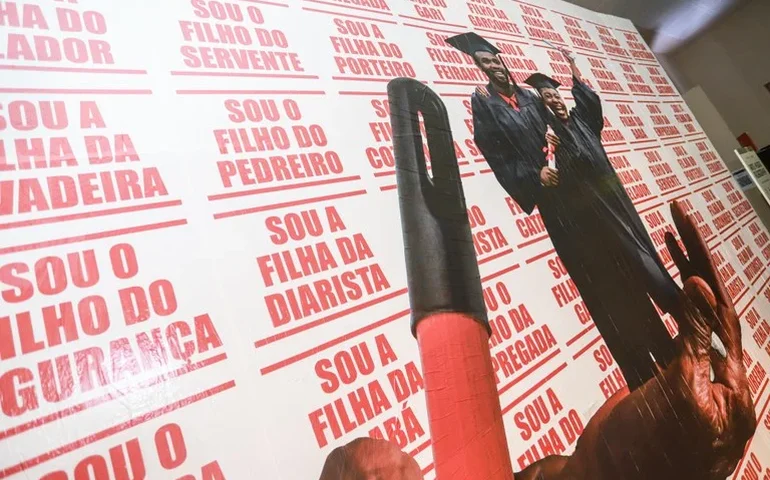 Visitantes prestigiam exposição da Pinacoteca da Ufal na Bienal