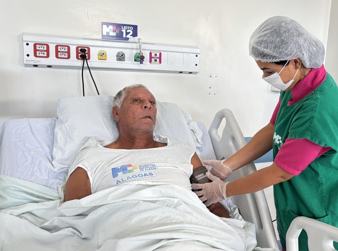 Assistência humanizada e reabilitação precoce marcam recuperação de ex-jogador no Hospital Metropolitano