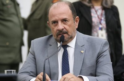 Deputados discutem projeto que garante pagamento via Pix ou cartão antes do corte de energia