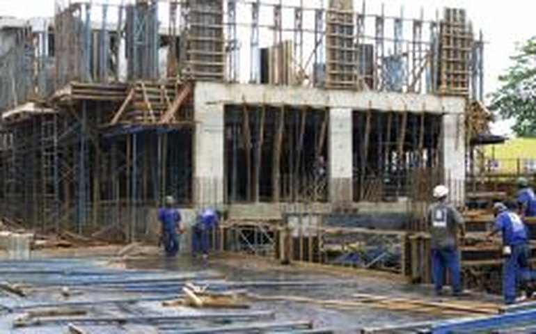 FGV: confiança da construção cai 3,9 pontos em janeiro, para 92,8 pontos, diz FGV