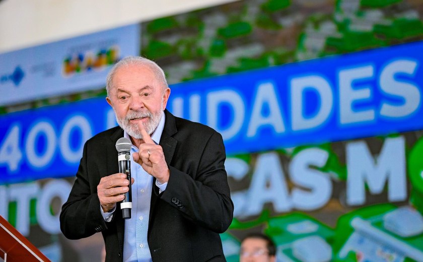 Durante discurso, Lula cita Trump: 'Que não dê palpite aqui neste país'