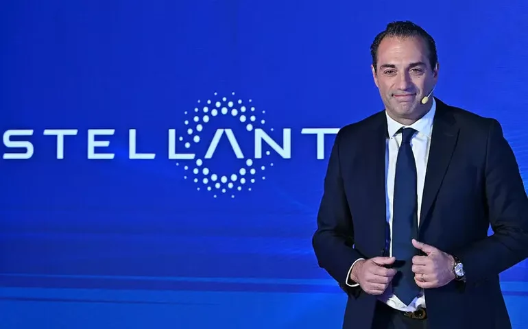 Stellantis volta a fechar trimestre no azul e lucra 400 milhões de euros